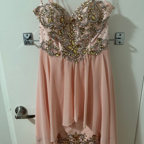 brand new prom dress worn once. Colour is pink with. Size can fit 2-4-6US. - Picture 2 of 4